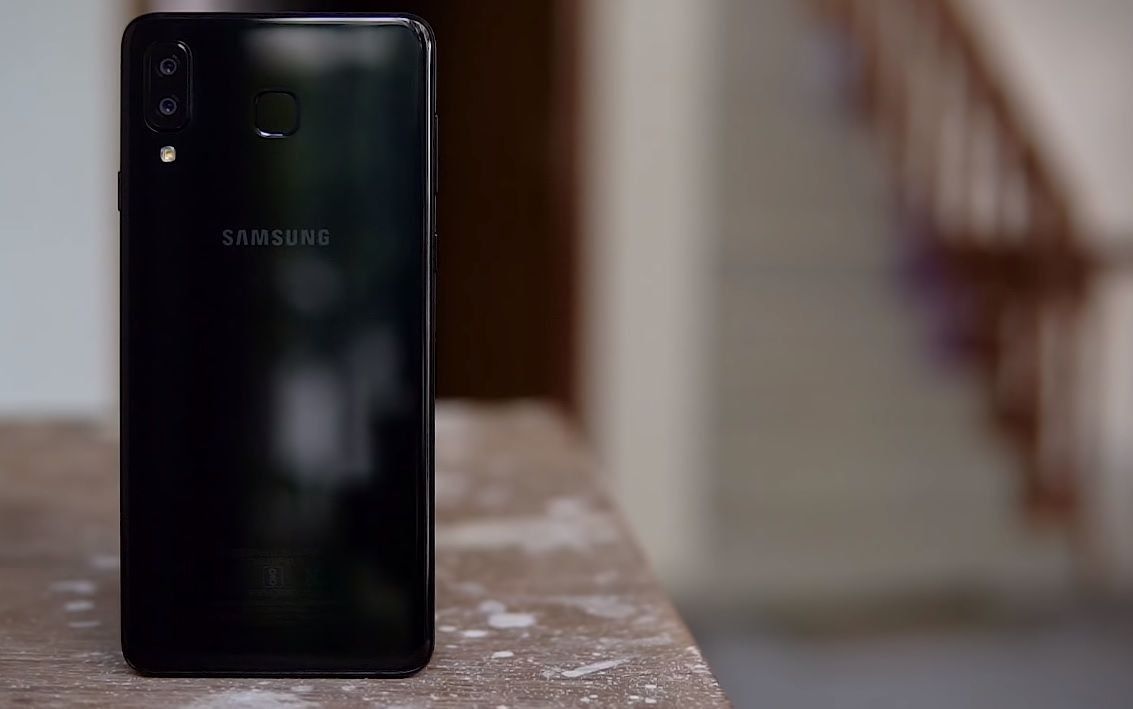 Samsung Galaxy A8-stjerne - fordeler og ulemper