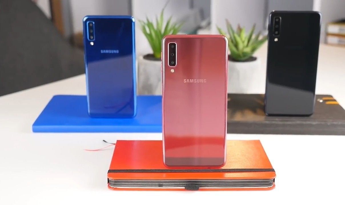 Samsung Galaxy A7 (2018): fordeler og ulemper
