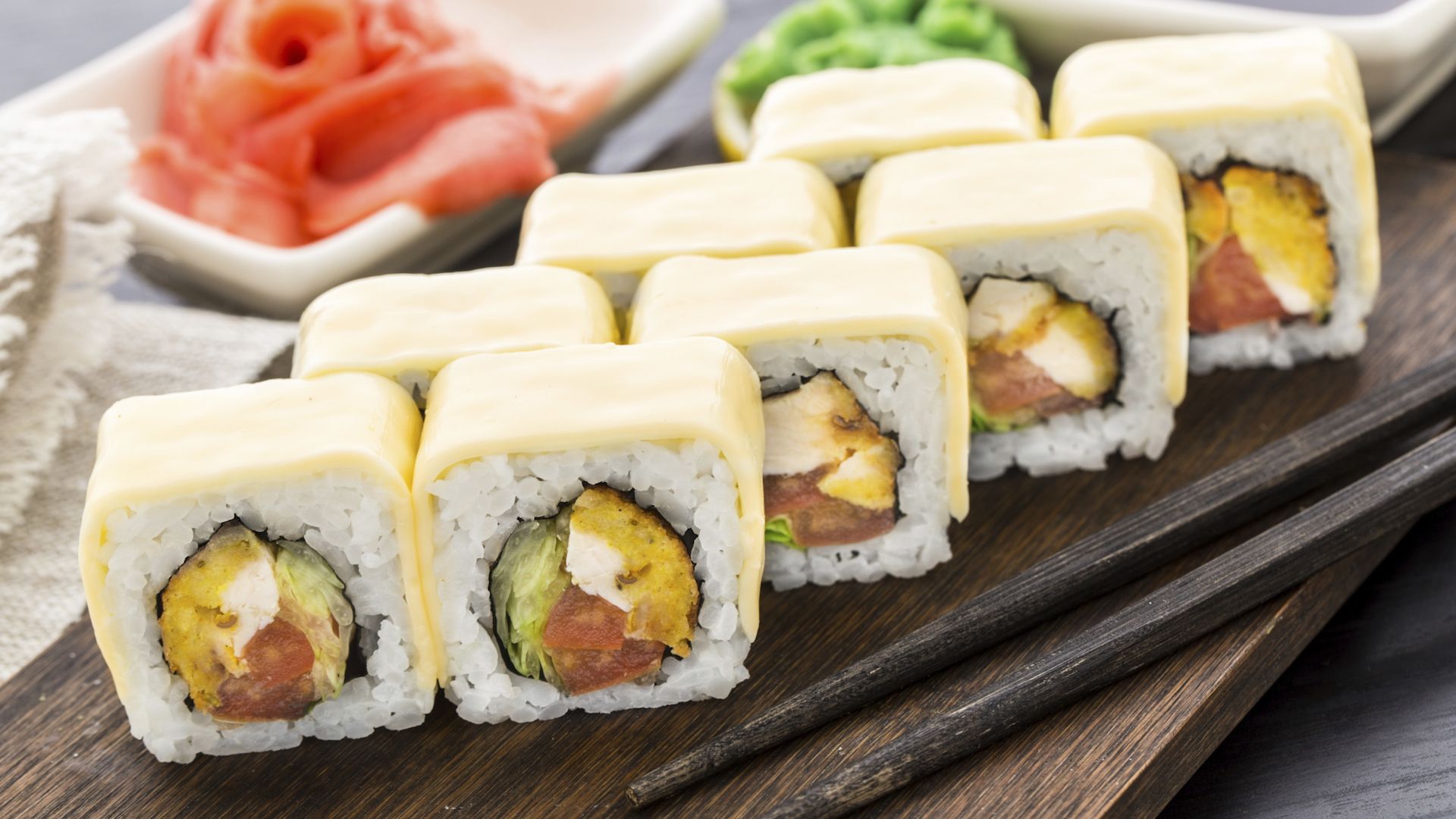 Rangering av de beste leveransene av sushi og rundstykker i Ufa i 2020