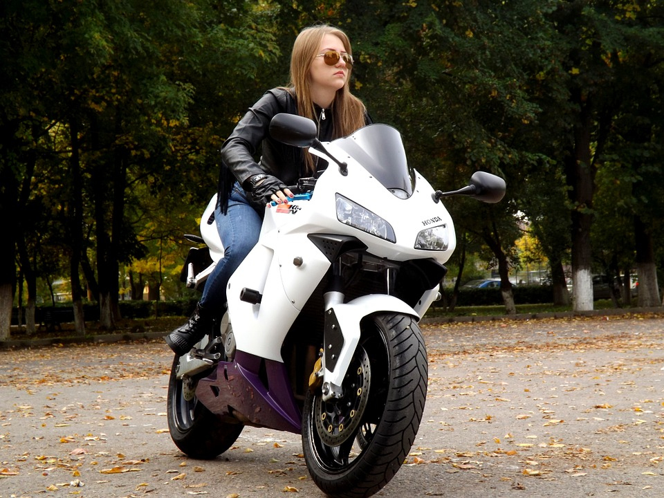Rangering av de beste motorsyklene for jenter i 2020