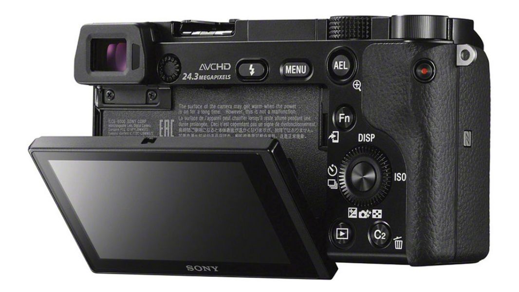 Pārskats par digitālo fotokameru Sony Alpha 6000